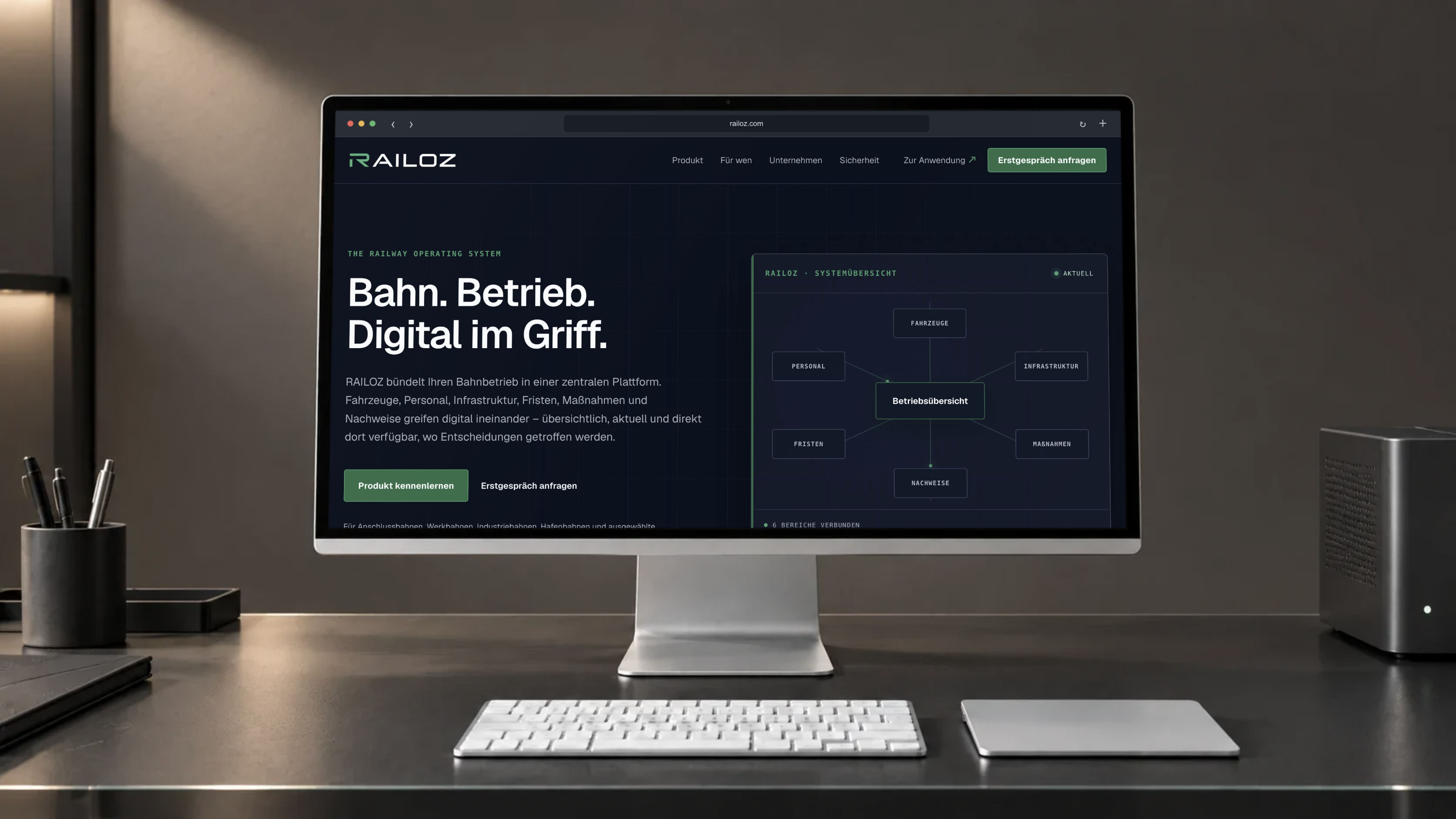 RAILOZ-Website auf einem Desktop-Monitor am Arbeitsplatz
