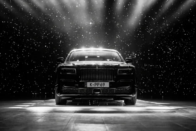 Ghost: Frontansicht im Licht